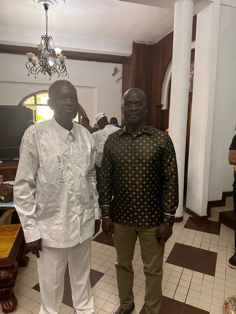 isako_patrick's tweet photo. PAGE ROSE : A l'occasion du 93 ème Anniversaire de naissance du Patriarche Jonas MUKAMBA KADIATA NZEMBA, le Ministre Jean-Lucien BUSSA s'y est rendu pour lui souhaiter un heureux anniversaire. ( 4 Janvier 1931 - 4 Janvier 2024). @fatshi13 @FelixTshiseked @DeniseNyakeru https://t.co/Z5bpjzqQJY