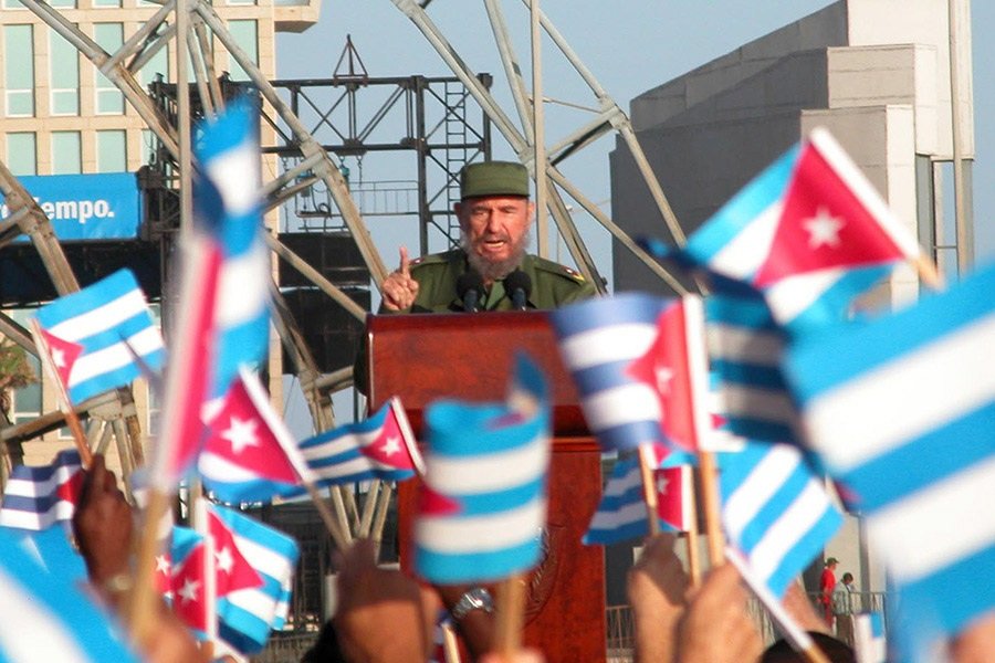 MinfarC's tweet photo. Fidel 4/1/1989: ¡Queremos paz y debemos luchar por la paz, pero una paz para todos los pueblos, una paz con derecho para todos los pueblos del mundo! (...) ¡esa es la paz por la que todos debemos luchar!
#EstaEsLaRevolución de #Cuba https://t.co/CCYIGBzbfZ