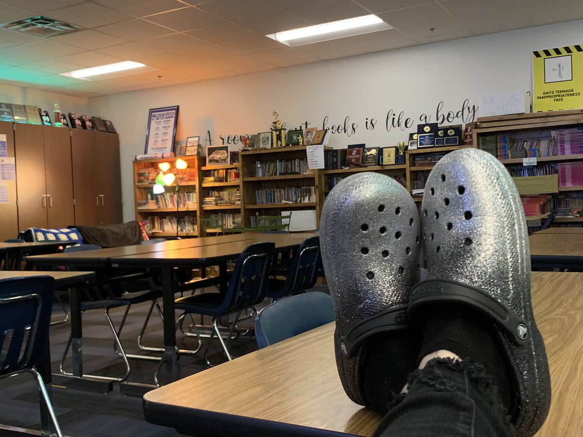 redbootsbaby's tweet photo. Iβm 53 years old. Three years from retirement. Teaching junior high is my jam. Life is short and not guaranteed. I WILL wear the sparkly @crocs. #crocsrock https://t.co/6qONL0tTwg