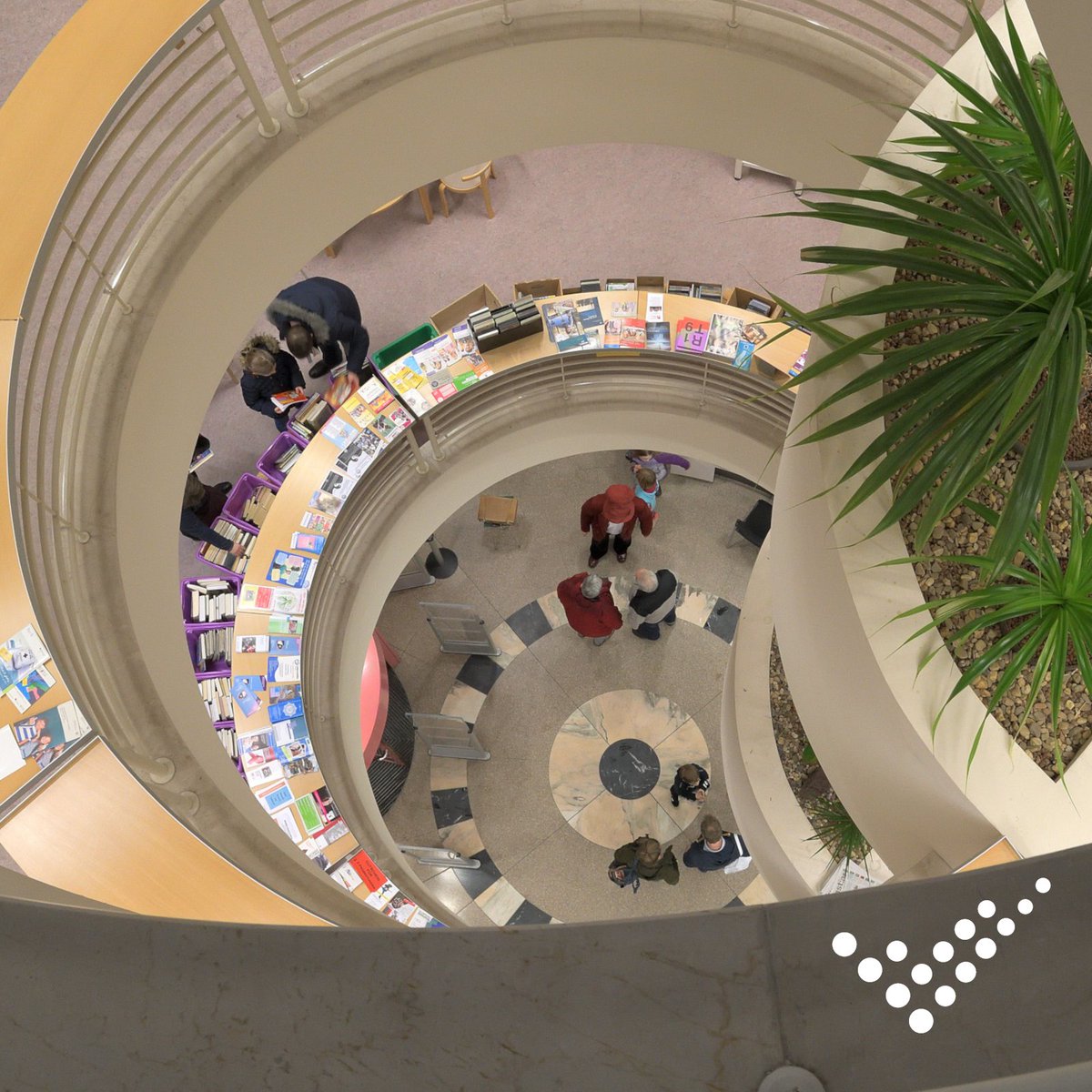 Am Sonntag, 7. Januar 2024, öffnet die Albert-Vigoleis-Thelen-Stadtbibliothek Viersen von 12 bis 17 Uhr. Damit beginnt eine Testphase mit insgesamt vier offenen Sonntagen bis zum April.  viersen.de/de/mitteilung/…