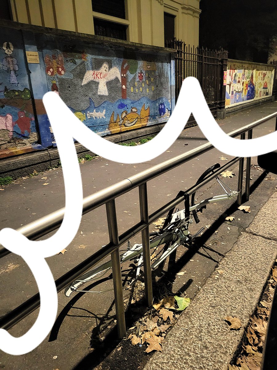 ginugiola's tweet photo. #RECLAMO pericolosissimi spuntoni relitto #bici ⤵️
vedasi foto marciapiede
#Scuole primarie
@ComuneMI
Via #Bodio 24/26
@Anna_Scavuzzo @MarcoGranelliMI
#prevenzione #minori #sicurezzastradale
#3gennaio2024
@VivMilano
@GiovannaDiTroia @SignorAldo @EmilianoVerga
@lisadagliocchib https://t.co/NuEhONnxvF