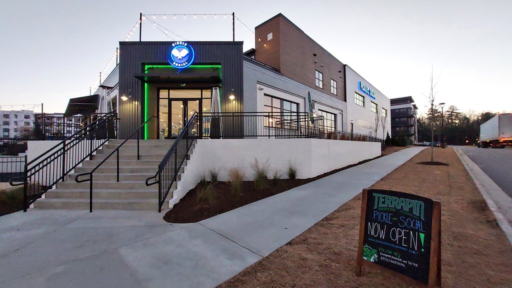 PaulFromFox5's tweet photo. PICKLE &amp; SOCIAL GWINETT is open now in Buford! 16 pickleball courts (6 indoor, 10 outdoor), restaurant &amp; bar, outdoor lawn, rooftop bar...in other words, pickle...and social. We're here all morning on @GoodDayAtlanta!! #fox5atl https://t.co/JDjxVl2AHE