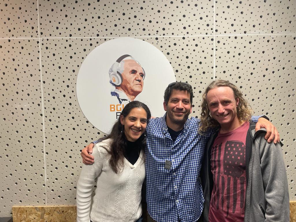 Barak Rotblat (@barakrotblat) on Twitter photo פודקסט חדש של הקורס ביולוגיה ללא ביולוגים🎙️
פרופ" דבי טויבר <a href="/ToiberDebbie/">Debbie Toiber</a> ואני שוחחנו עם ד"ר שי פילוסוף <a href="/shaipilo/">Shai Pilosof</a> על איך משלבים אהבה לטיולים ותכנות. שי משתמש במדע של רשתות ועונה על שאלות באקולוגיה🐝🐸🌸
לד"ר בוזי רביד והאולפן הכייפי שלו🙏
<a href="/bengurionu/">Ben-Gurion University of the Negev</a>
radiopublic.com/-60Z5kN/s1!ae9… פודקסט חדש של הקורס ביולוגיה ללא ביולוגים🎙️
פרופ" דבי טויבר <a href="/ToiberDebbie/">Debbie Toiber</a> ואני שוחחנו עם ד"ר שי פילוסוף <a href="/shaipilo/">Shai Pilosof</a> על איך משלבים אהבה לטיולים ותכנות. שי משתמש במדע של רשתות ועונה על שאלות באקולוגיה🐝🐸🌸
לד"ר בוזי רביד והאולפן הכייפי שלו🙏
<a href="/bengurionu/">Ben-Gurion University of the Negev</a>
radiopublic.com/-60Z5kN/s1!ae9…