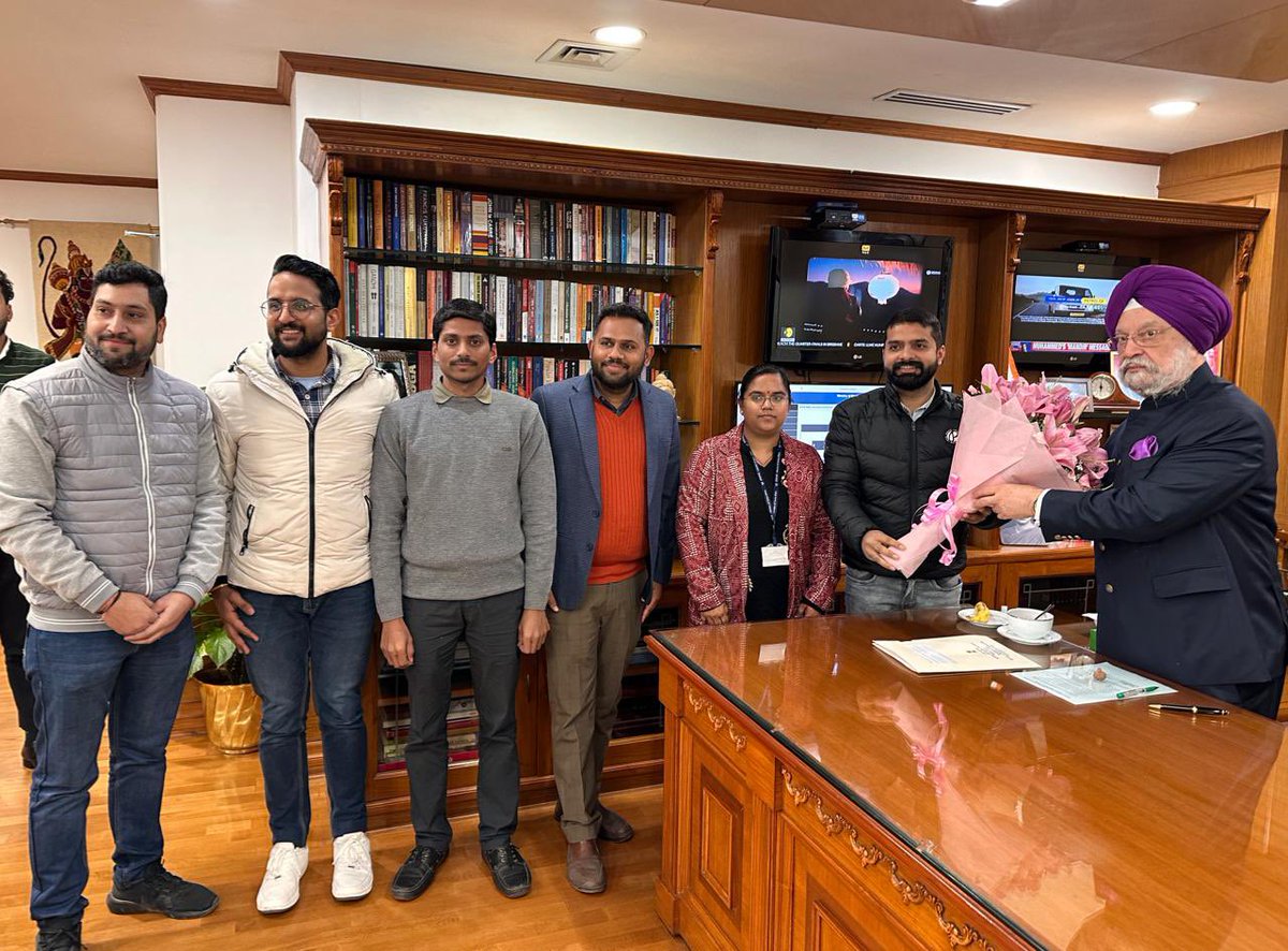 HardeepSPuri's tweet photo. Very happy to receive a delegation of CPWD Junior Engineers Association led by their President Lal Singh Ji &amp; Gen Secretary Chandan Singh Ji in my office today.

@CPWDGOV @MoHUA_India @NULM_MoHUA @PIB_India @seekarvar #NewYear2024 #ViksitBharat @mygovindia https://t.co/58Ij5MLA01