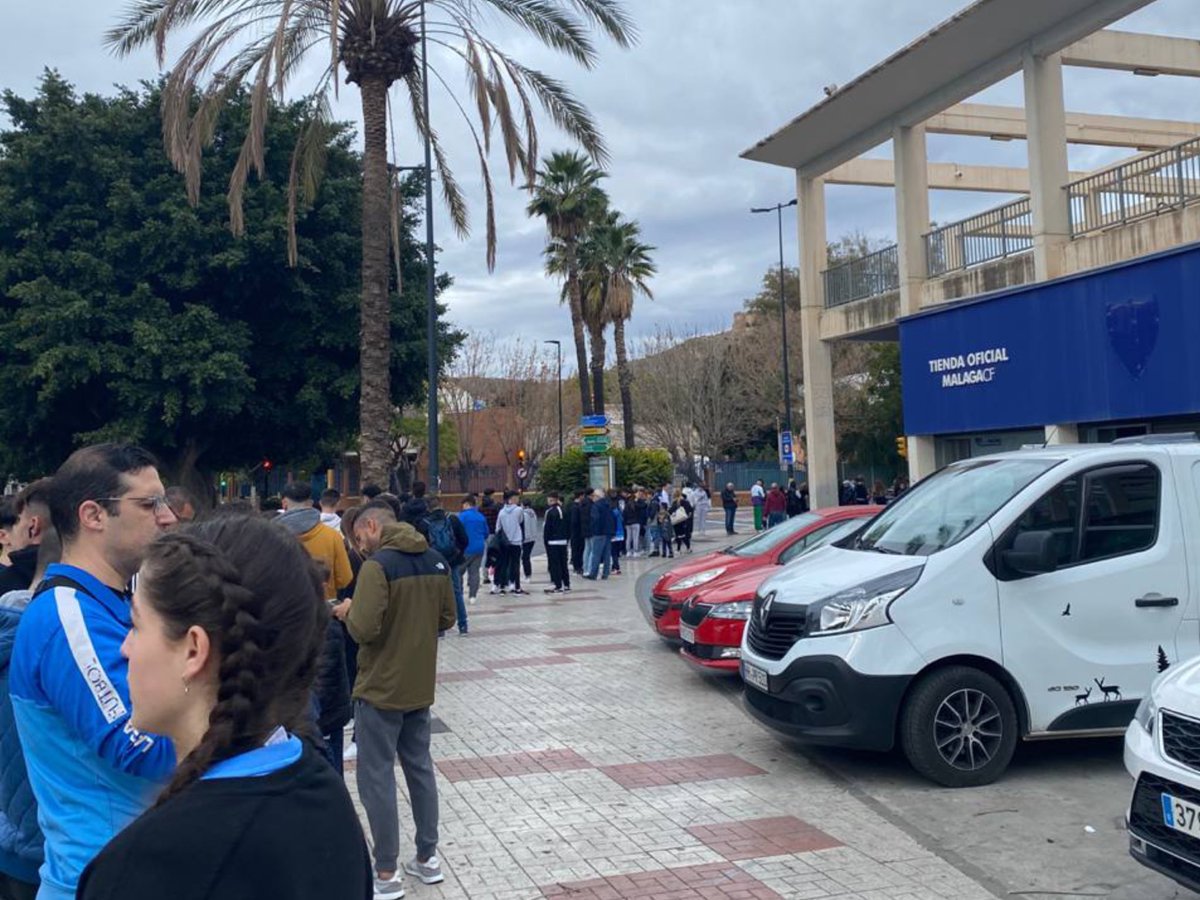 Ya estamos de vuelta al trabajo para encarar el nuevo año, gran afluencia de nuestros aficionados.

Seguimos, MALAGUEÑOS!! 🦾💚💜