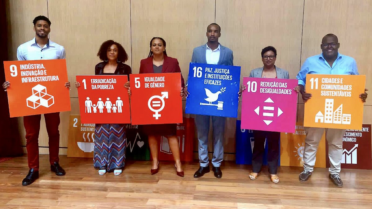 juplpmundo's tweet photo. No final do ano passado, a JUPLP marcou presença na "Maior Aula de Direitos Humanos do Mundo" em Cabo Verde. 

A atividade que aconteceu na Uni-CV foi organizada pela Federação Cabo-Verdiana das Associações Comunitárias.

#juplp #TBT https://t.co/ZhAdg5HrxV