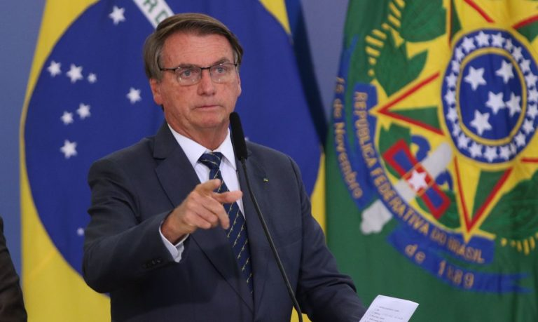 Paraibacombr's tweet photo. Ex-presidente Jair Bolsonaro visita João Pessoa e deve participar de pré-campanha de Queiroga
https://t.co/kRaeju3Rh0 https://t.co/pAYvUGXCS2