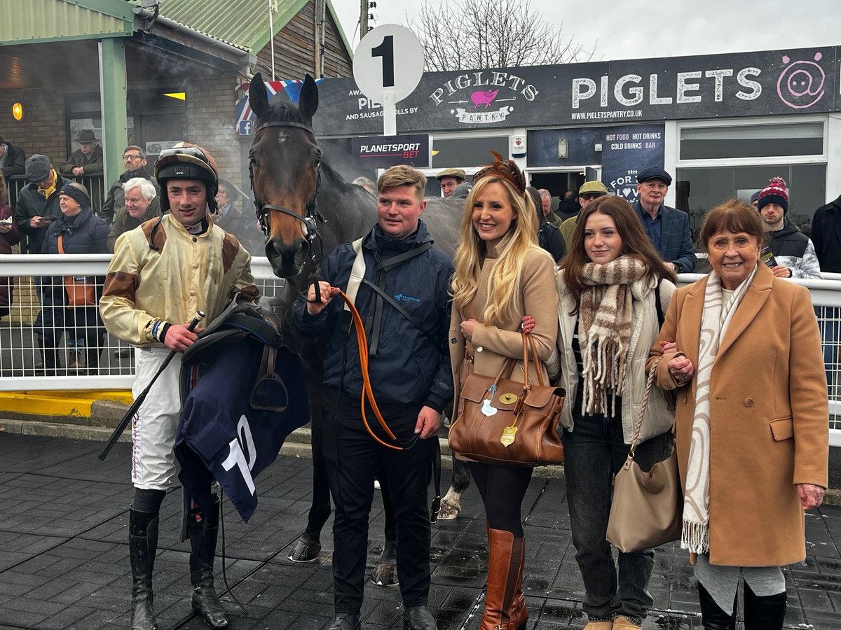 RACE 1 RESULT - Bet £10 Get £10 At <a href="/planetsportbet/">Planet Sport Bet</a>  Conditional Jockeys' Novices' Handicap Hurdle

🥇 Nimbus Boy
🥈 Libor Lad
🥉 Ede'iffs Rock

Jockey: <a href="/ned_fox/">Ned Fox</a> 
Trainer: Sam Drinkwater
Owner: Ms Kimberlea McConnell