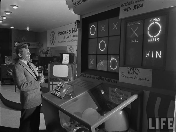 Autogon_AI's tweet image. In the spirit of throwbacks. 
In the 1950s Bertie the Brain, one of the first computer games, pitted humans against artificial intelligence in a game of tic-tac-toe.
#ThrowbackThursday