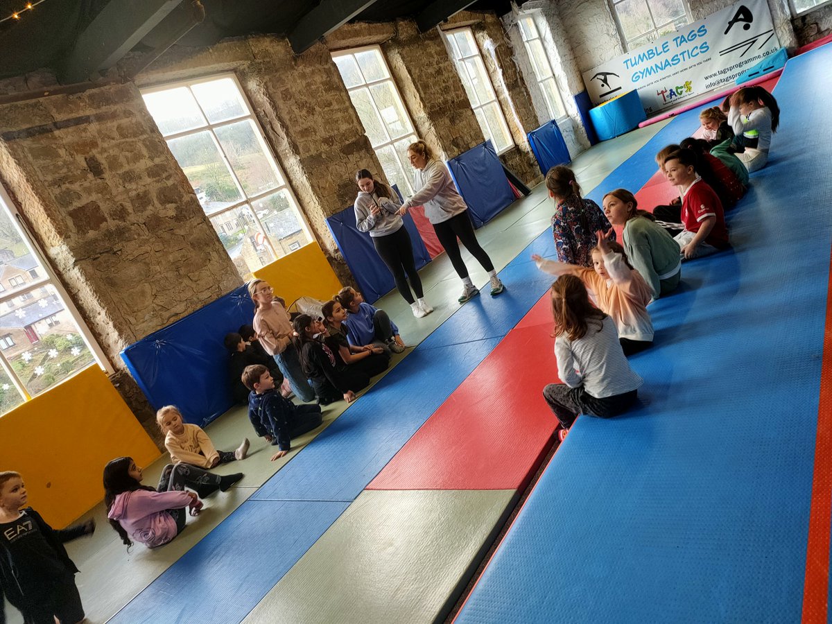 tagsprogramme's tweet photo. @HAFCalderdale Day 3
Children practicing #Shrek with coach Mollie in #MusicalTheatre having fun with balloon tennis, enjoying nutritional quizzes &amp; looking forward to taking home #dishup food parcels for home
@educationgovuk #calderdale https://t.co/ozDUqnEv4I