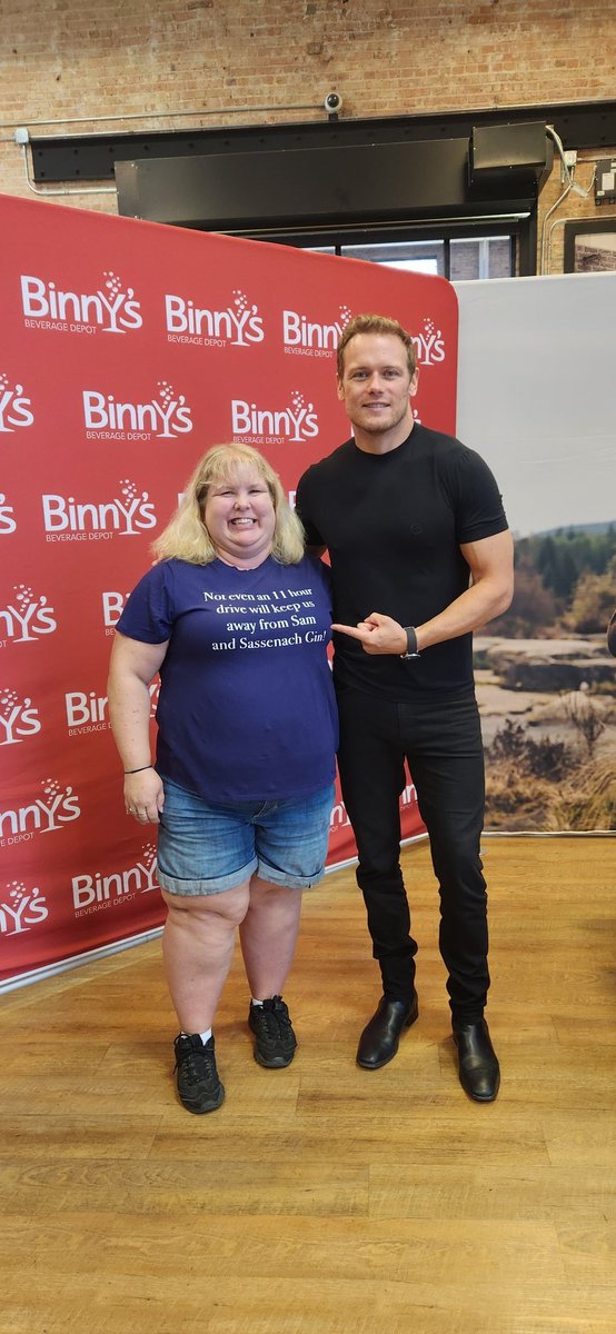 jenny_boe's tweet photo. @rstark844 @peekaboo_jen @SamHeughan In August, two friends &amp; I drove to Chicago (an 11 hour drive) to meet @SamHeughan at @BinnysBev .We drove down on a Fri, stayed overnight, got up at 3am to be in line at 4:30am, &amp; we finally met him at about 2pm. It was amazing! #bestdayever https://t.co/LRh8TspL9R