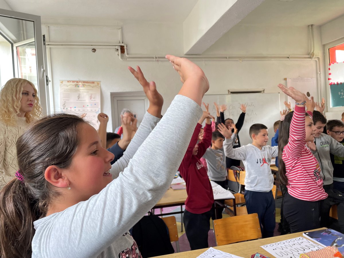 OSCE_Skopje's tweet photo. Our Mission's #BuildingNewBridges (BnB) project fosters inclusivity, celebrates diversity, and builds strong connections within schools and among the #youth in ๐ฒ๐ฐ๐ค๐. https://t.co/B3dlUeWpDr