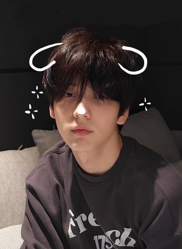 TXT__Alex's tweet image. 졸려강아징...