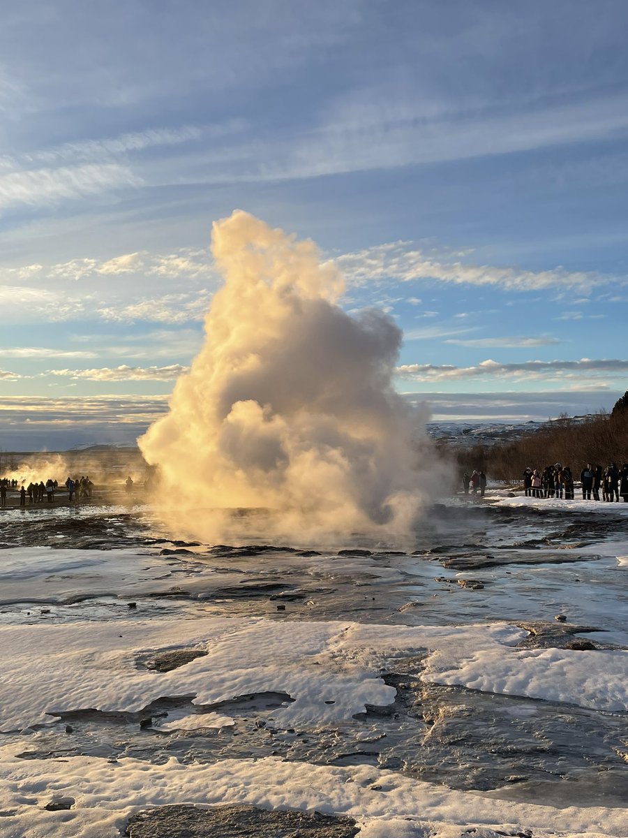 psychoFTID's tweet photo. #NFFCAllOver #Geysir 🇮🇸🔴⚪️ #NFFC https://t.co/jLokP0VmPn