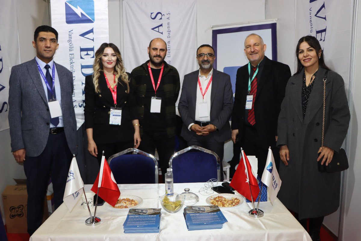 SamiKaya23's tweet photo. T.C. Cumhurbaşkanlığı İnsan Kaynakları Ofisi koordinatörlüğünde ve Van Yüzüncü Yıl Üniversitesi ev sahipliğinde gerçekleşen  Doğu Anadolu Kariyer Fuarı'nda (DAKAF'24) gençlerimizle buluştuk. Etkinliğe katılan tüm gençlerimize, geleceğimiz oldukları için teşekkür ederiz.
#DAKAF https://t.co/aRwkssP5Vc