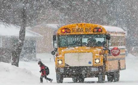 The winter break is over and the kids are back in school. Remember to pay extra attention when approaching a stopped school bus, and visit our website stopr.ca for important bussing information. @PeelSchools @DPCDSBSchools