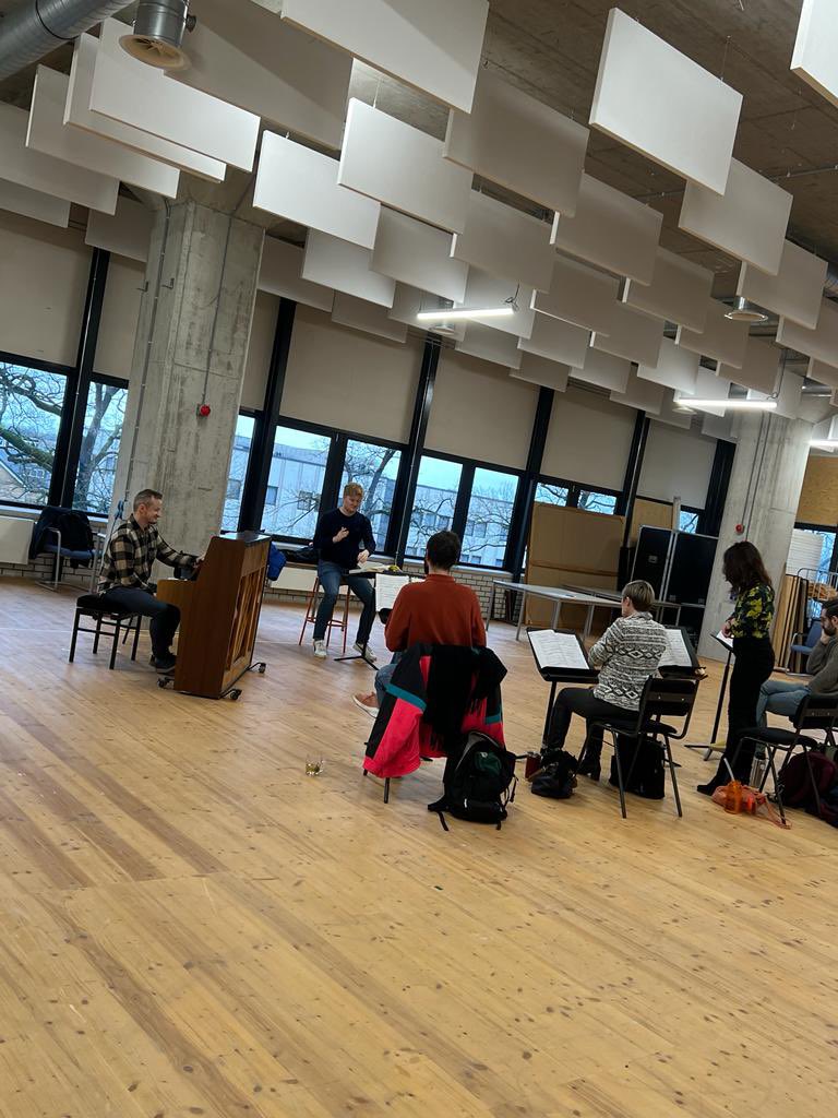 Reisopera's tweet photo. We beginnen het jaar goed! In  ons gebouw klinken overal de spannende klanken van Powder Her Face @Thomas_ades #repetitie en in het @Wilminktheater wordt het decor opgebouwd. @phion_orkest  Vanaf 20/1 in de theaters! https://t.co/eDoq1b1shs… https://t.co/p2brFAgIrc