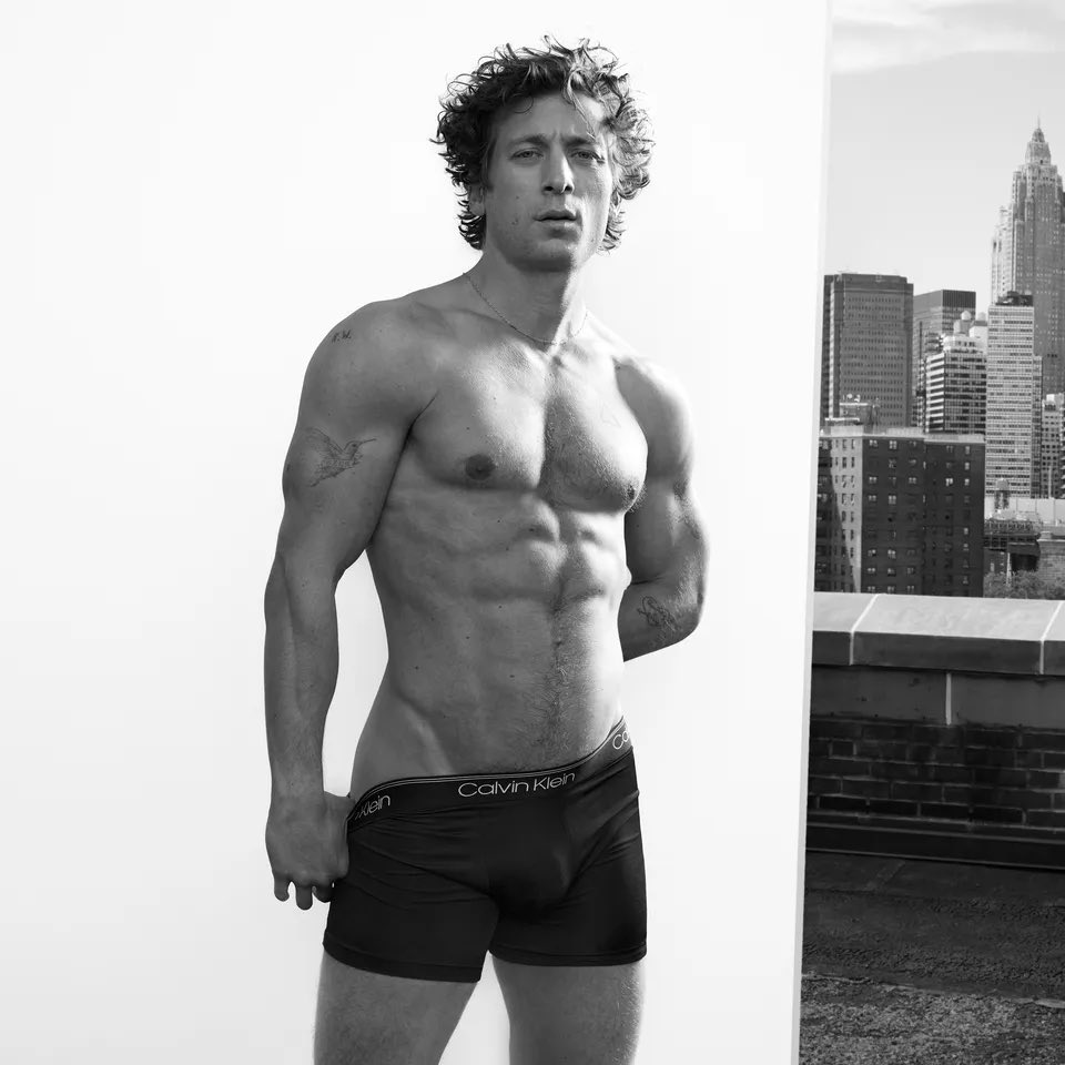 FilmUpdates's tweet image. Jeremy Allen White for Calvin Klein