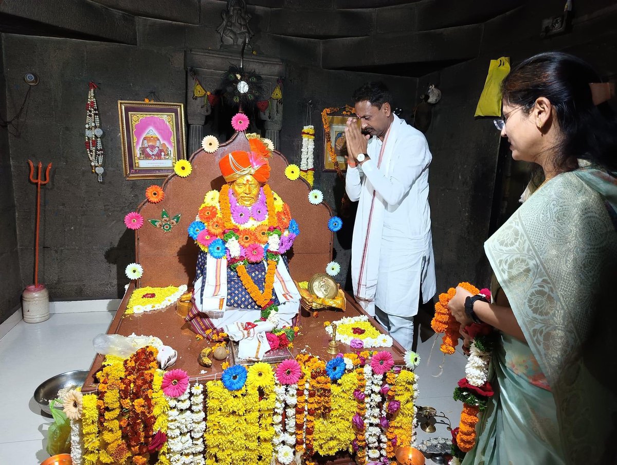 चिखली तालुक्यातील एकलारा गावातील महान तपस्वी संत लाखो भक्तांचे श्रद्धास्थान सद्गुरु श्री.किसनदेवजी महाराज यांच्या शतकोत्तर अष्टम जन्मोत्सव यात्रा महोत्सवासाठी उपस्थित होऊन सद्गुरु किसनदेव महाराज यांचे दर्शन घेतले.