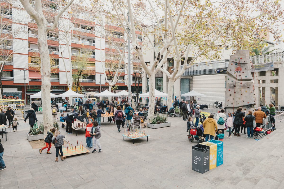 💫Si no heu passat aquest matí per les Cotxeres de #Sants... A la tarda tornem a obrir el #CampamentReial i les activitats infantils de 16 a 20 h!

💥Us esperen un munt d'activitats: xocolatada, castells, correfoc i molt més!

#lamàgiadelesentitats❤️