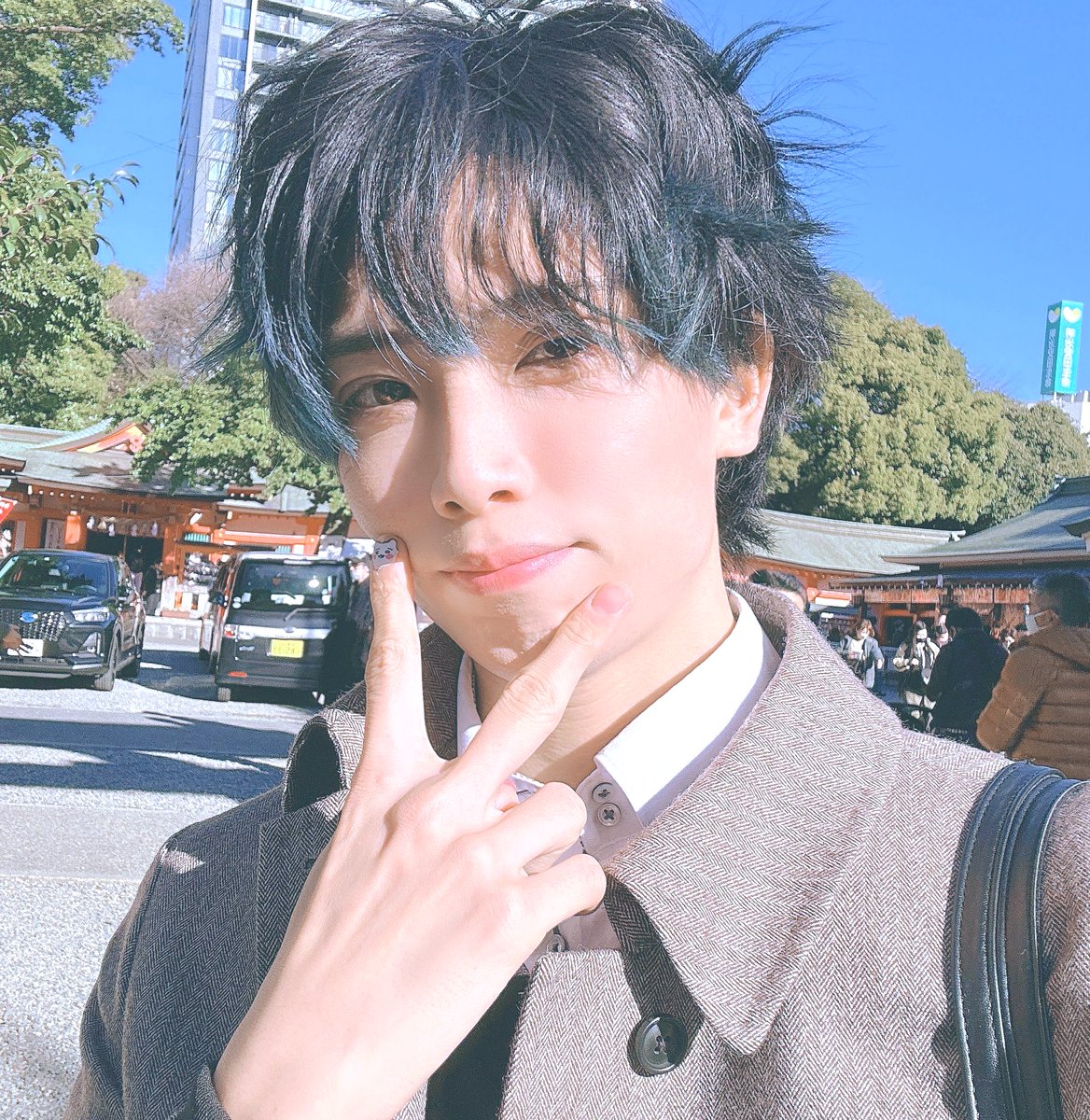 GB_so_shion's tweet photo. 今日は寒い中、一緒に初詣来てくださった方ありがとうございました⛩️寒かったですが天気は快晴で初詣日和でした✨今年1年皆さんにとっても素敵な一年になる事を願ってます🤲

トークポートもありがとうございました🤲またお話ししようね😆🎶
次は6日のカラオケ館でまってます☺️ https://t.co/H9GVybCjfE