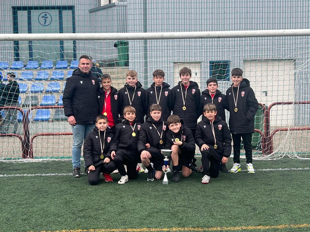 CanteraUDLog's tweet photo. ALEVÍN 2012 | El alevín del Logroñés, campeón del torneo del CD Villegas. 

#CanteraUDLog https://t.co/gVk7sbkr2Z
