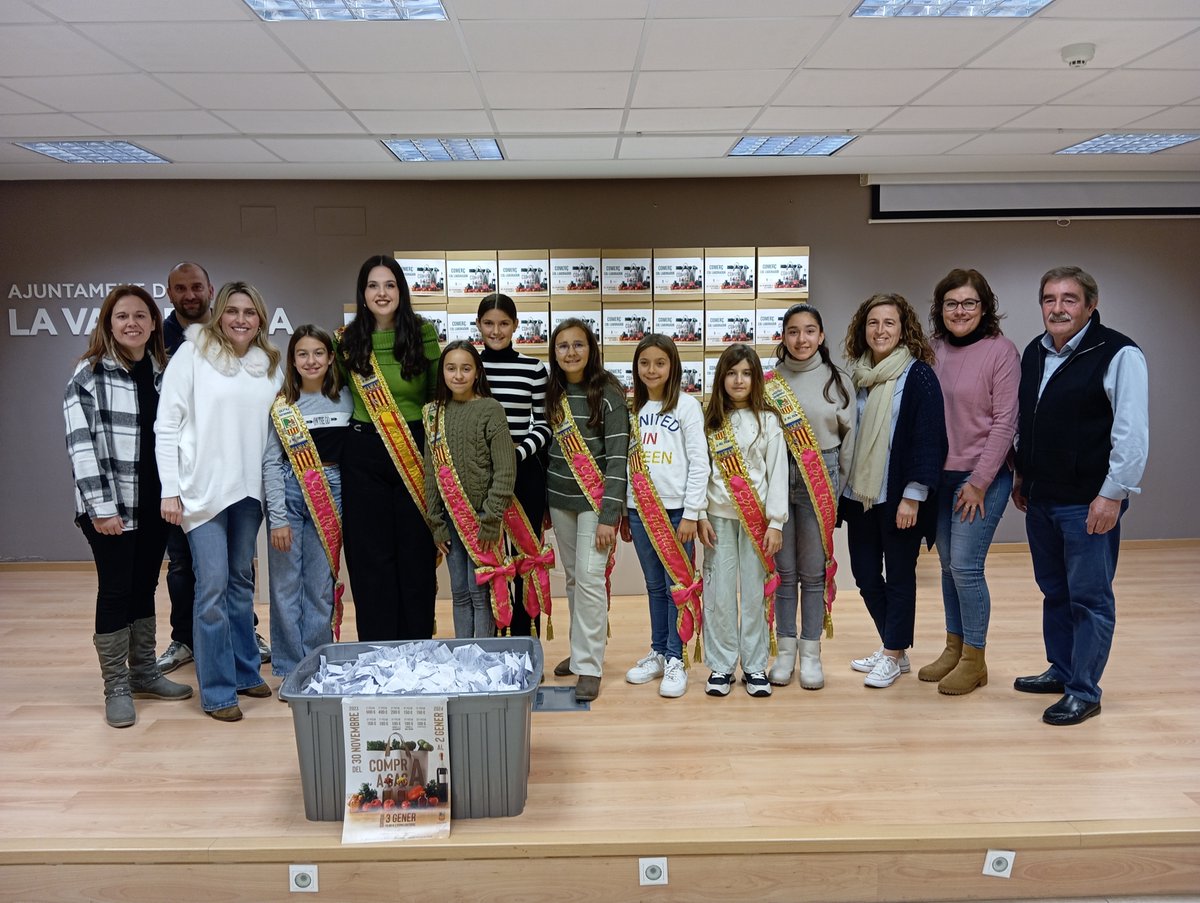 noticies_d's tweet photo. LA VALL D'ALBA// La campanya 'Compra a casa' de la Vall d’Alba aconsegueix generar un impacte en el comerç local de més de 650.000 €
https://t.co/KpNiqQEETN
#comerçlocal #campanyaCompraacasa #LaValldAlba #noticies https://t.co/dAiSpbvwIx