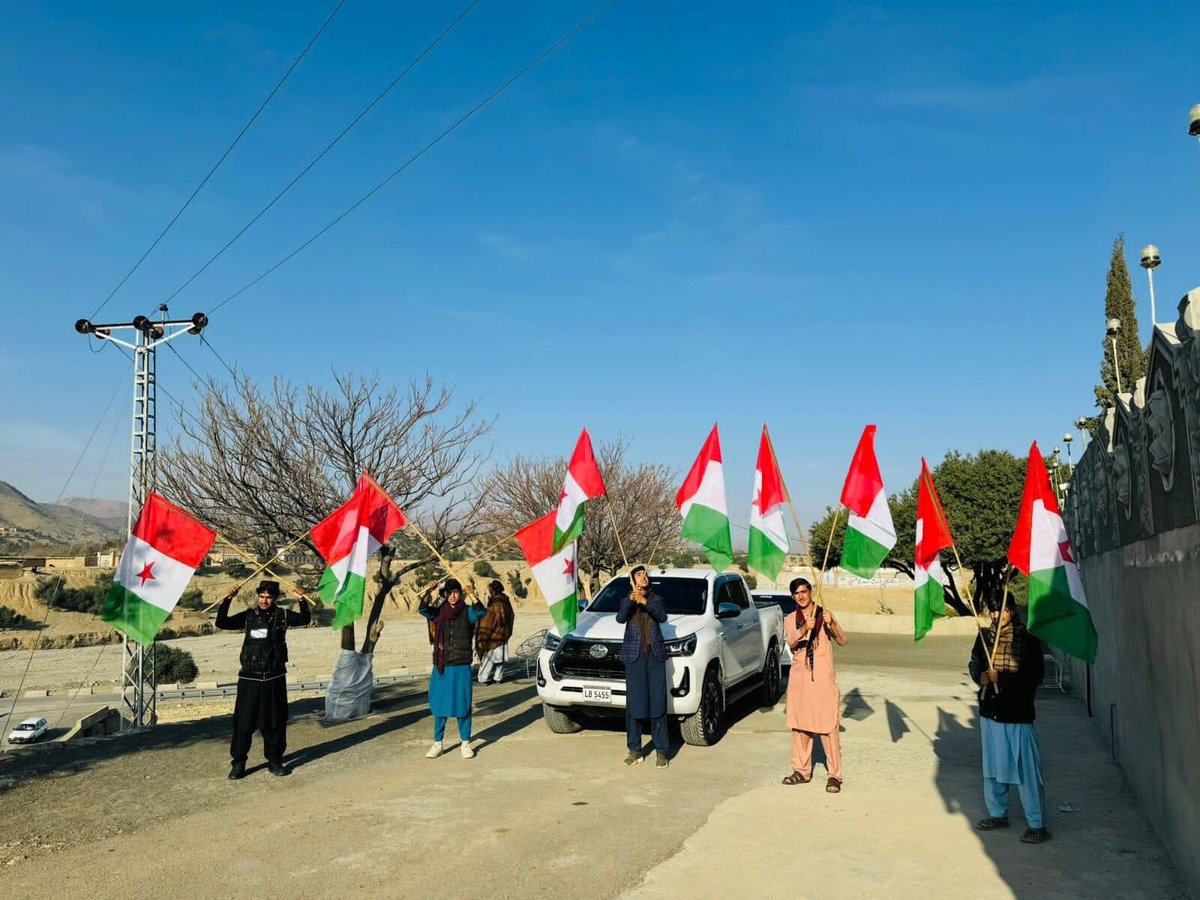 haroonwaxir's tweet photo. ستا بېرع دي د اسمان په لور راپيژي
#Vote_for_PKMAP
#Vote_for_Democracy
#Vote_for_Tree
#vote_for_mirkalamwazir
#PK104
#NorthWaziristan https://t.co/MsmGnO7QRY
