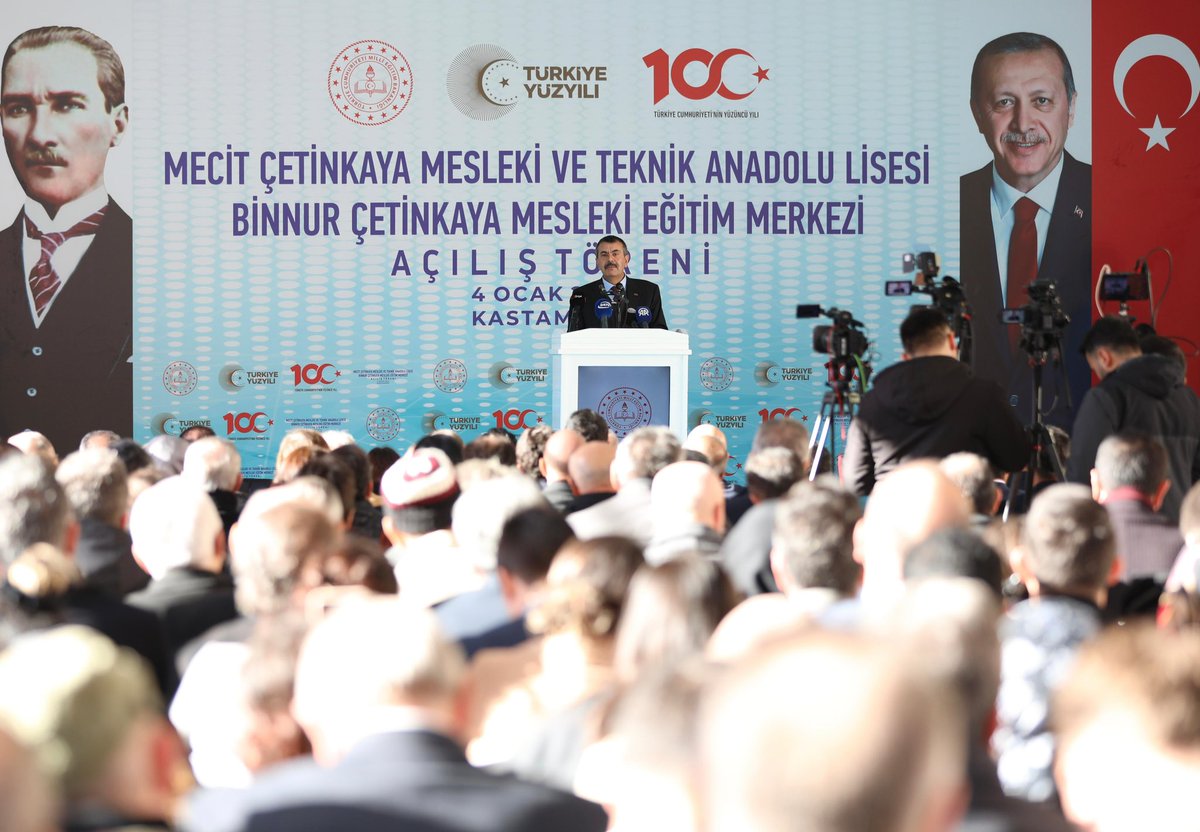 Yusuf__Tekin's tweet photo. İnebolu Mecit Çetinkaya Mesleki ve Teknik Anadolu Lisemizin ve Binnur Çetinkaya Mesleki ve Eğitim Merkezimizin açılışını Tarım ve Orman Bakanımız @ibrahimyumakli ve İlim Yayma Vakfı Mütevelli Heyeti Başkanı Bilal Erdoğan ile gerçekleştirdik.

Verimli ve güçlü bir sanayi için nitelikli iş gücüne sahip olmanın yolu, mesleki ve teknik eğitimden geçmektedir. Topyekûn kalkınma ve sürdürülebilir bir ekonomik büyüme vizyonuyla eğitimle yetişen bir nesil tahayyül ediyor, yatırımlarımızla Türkiye’nin mesleki ve teknik eğitimini güçlendirme gayretlerini sürdürüyoruz.

Mesleki eğitim merkezleriyle eğitimin yurdun dört bir yanında yaygınlaşması için devlet desteği kapsamında imkânlar sağlıyor, iş başında gerçekleştirilen eğitimi ve kalkınmanın ön şartı olan istihdamı güçlendiriyoruz. Bu kapsamda yaptığımız çalışmalarla ülke sathında üretimi, istihdamı ve eğitimi kapsayan büyük bir ekosistemin inşası için yeni adımlar atıyoruz.

Bu güzide eğitim kurumlarımızın yapımında emeğe geçen Çetinkaya ailesine şükranlarımı sunuyorum. Okulumuz İnebolu’muza hayırlı uğurlu olsun inşallah.