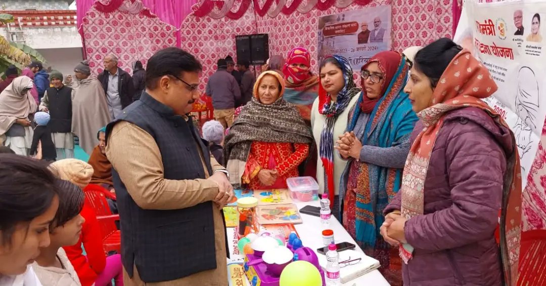 रेवाड़ी विधानसभा के घुड़कावास, सहारनवास गांवों में मोदी जी की विकसित भारत संकल्प यात्रा का ग्रामीणों ने जबरदस्त स्वागत किया।
 दर्जनों लाभार्थियो ने मेरी जुबानी के तहत अपने अनुभव बताएं। दर्जनों नए लाभार्थी भी बने। 

डॉ. सतीश खोला