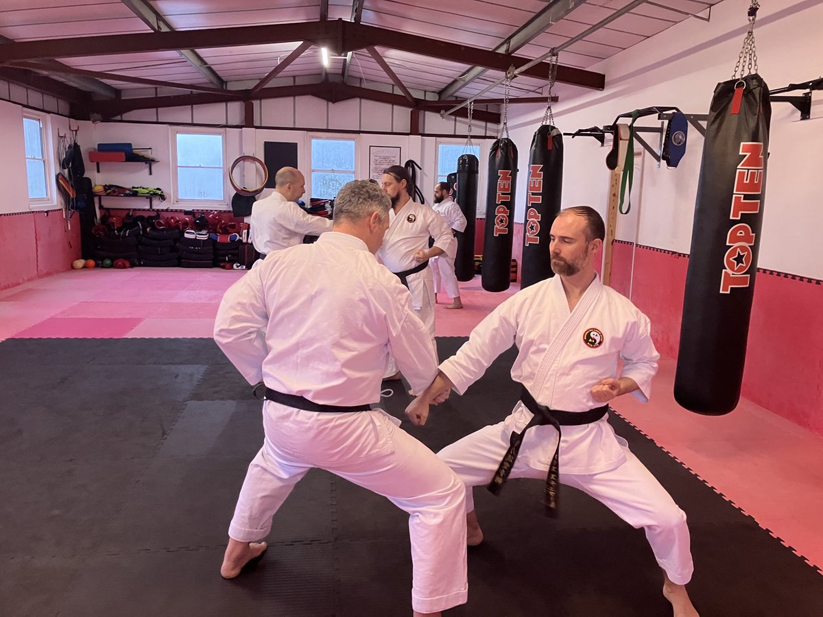 DoryokuRyu's tweet photo. Training in Exeter this morning 👍 #kihon #sandanuke #renzoku #teamwork https://t.co/oM8mihiMyX