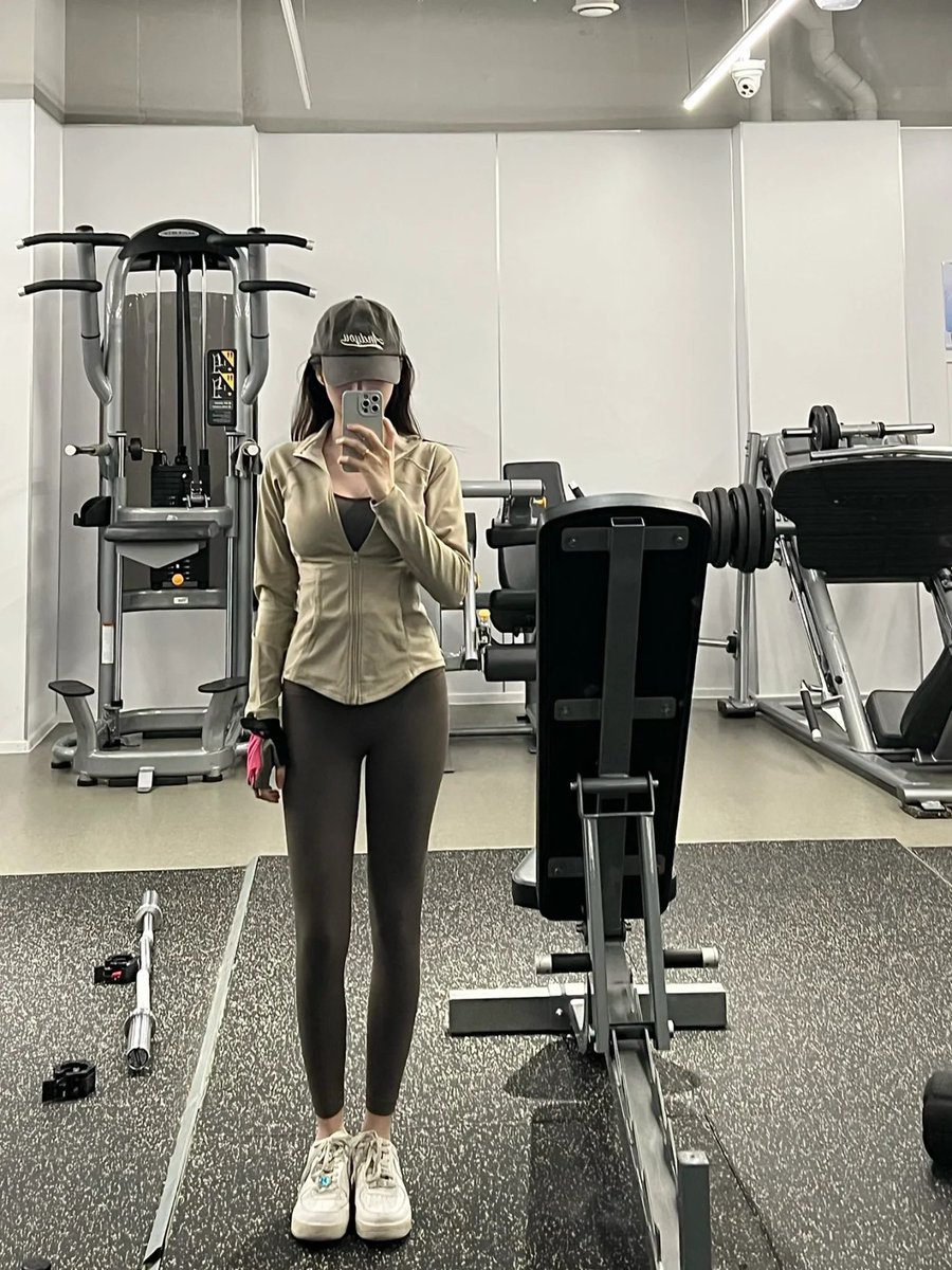 unclelongneck's tweet photo. Fitness is the best medical beauty treatment for me!!🏋️‍♂️ https://t.co/pezmbYZvRP