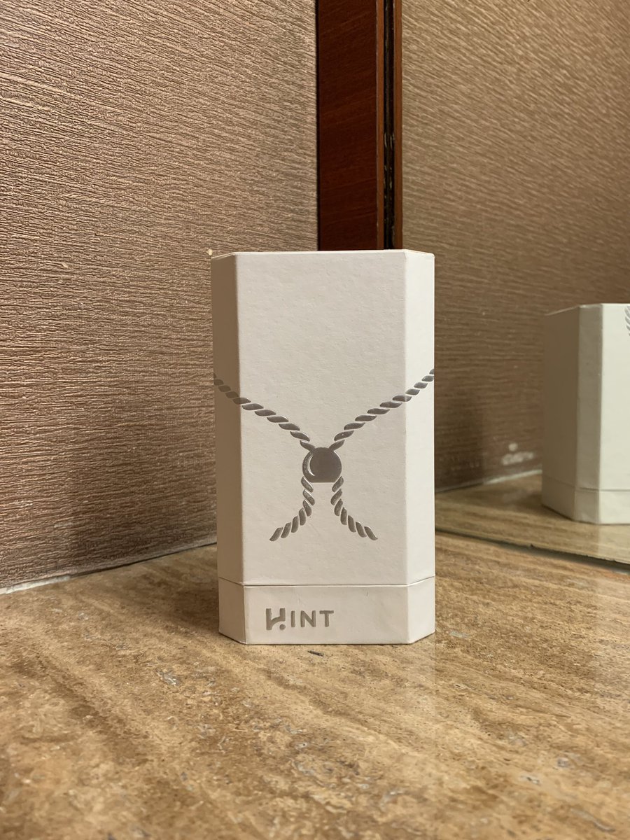 diooonggg's tweet photo. Kembali lagi dengan akuu disini yang mau honest review parfum @hintofyou_  yang lagi viral pas JXB kemarin. Jujur aku beli karena suka wanginya dari awal mencium aromanya. Ada yang tau varian apa? https://t.co/tB320onHnc