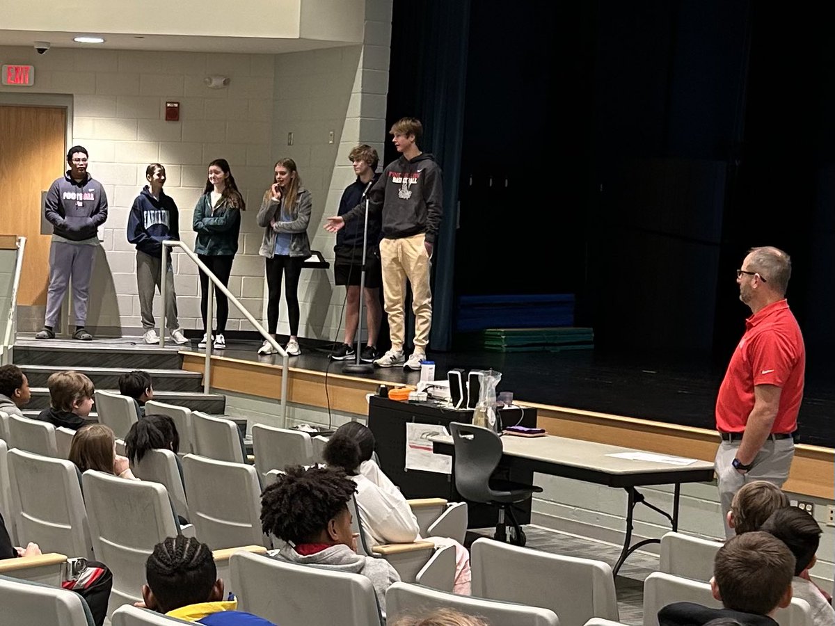 Upperclassmen student-athletes share their experiences w/ 6th graders & how their participation has made a positive impact #PHMSpride 
@PineHollowAD