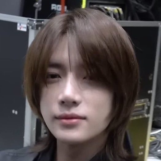 Bam2gyu_'s tweet image. i see no difference