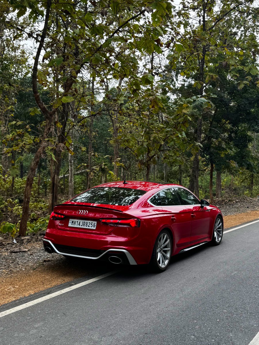 sidpatankar's tweet photo. And now I’m already on roadtrip #2! This time it’s a 200 km drive I’ve been on today from Raipur to Kanha. And I had quite the potent steed…
SVP
#audiindia #RS5 #sportssedan #red #givemered https://t.co/9dedmUxODO