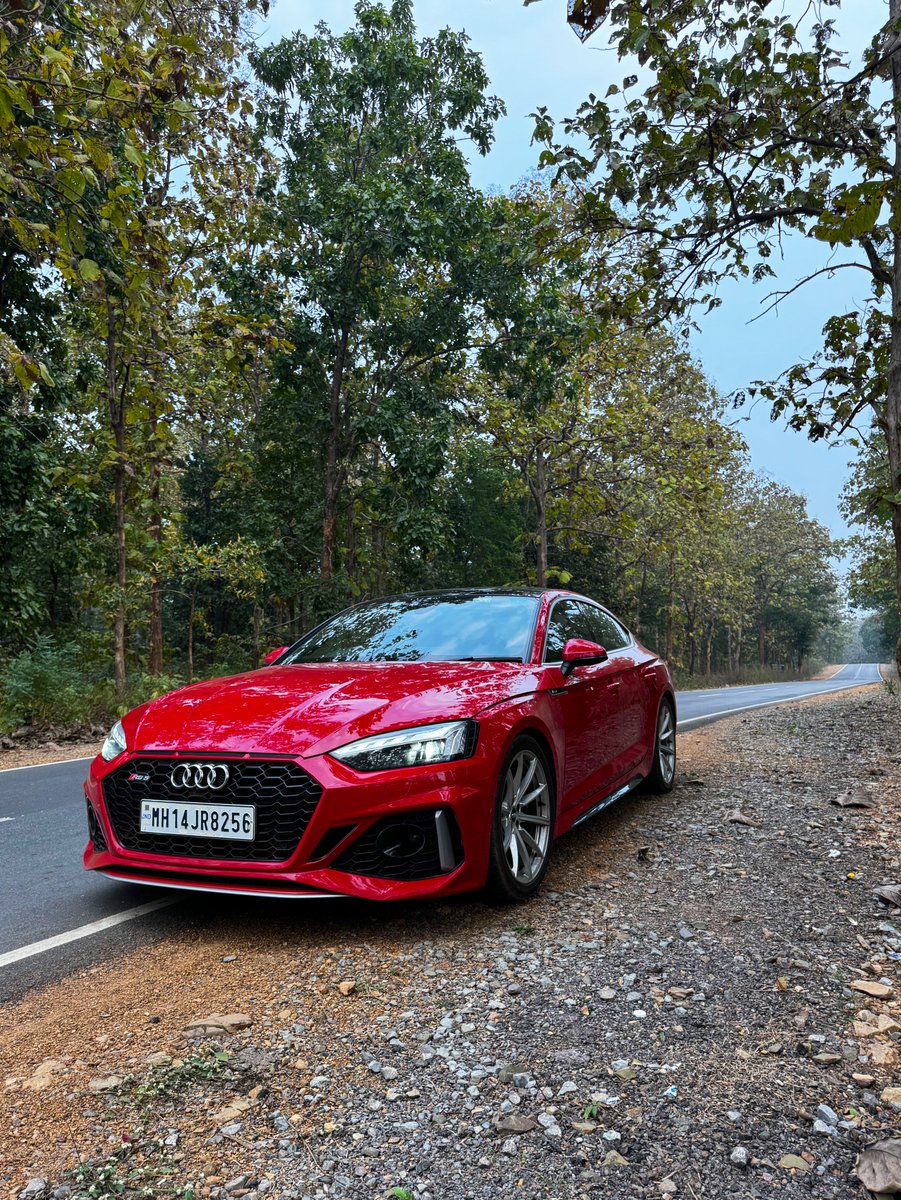 sidpatankar's tweet photo. And now I’m already on roadtrip #2! This time it’s a 200 km drive I’ve been on today from Raipur to Kanha. And I had quite the potent steed…
SVP
#audiindia #RS5 #sportssedan #red #givemered https://t.co/9dedmUxODO