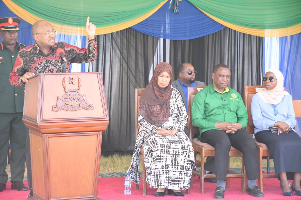 Rais Dkt. Mwinyi aweka jiwe la msingi skuli ya Sekondari Utaani.
SOMA ZAIDI..... pembapress.club/portal/2024/01…