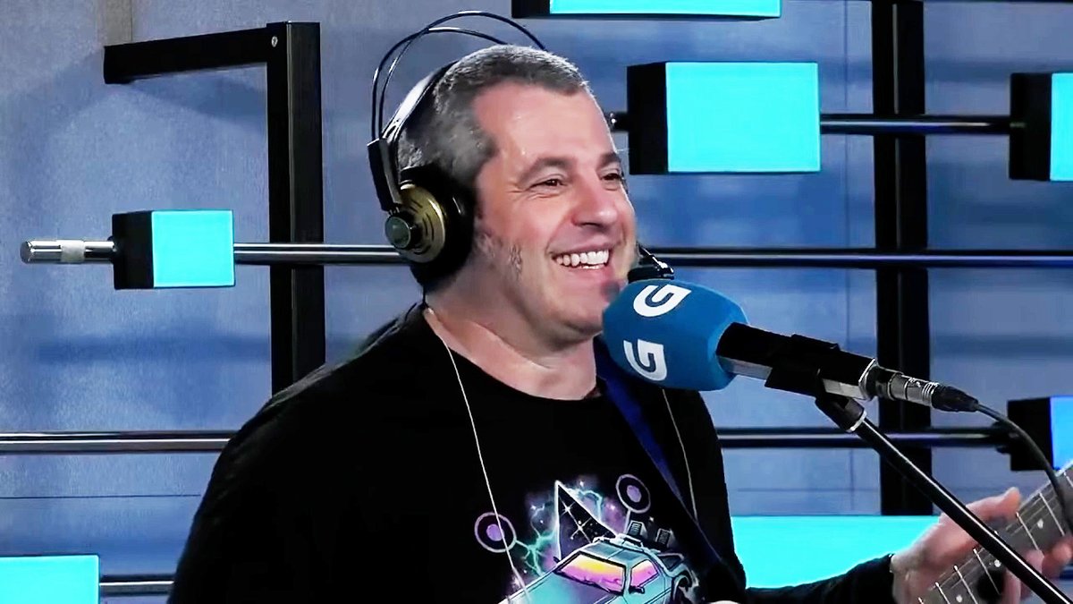 Pakolas tocou en directo no estudio multimedia da Galega logo dun ano intenso: "somos os mellores xoguetes da rapazada" crtvg.es/rg/destacados/…