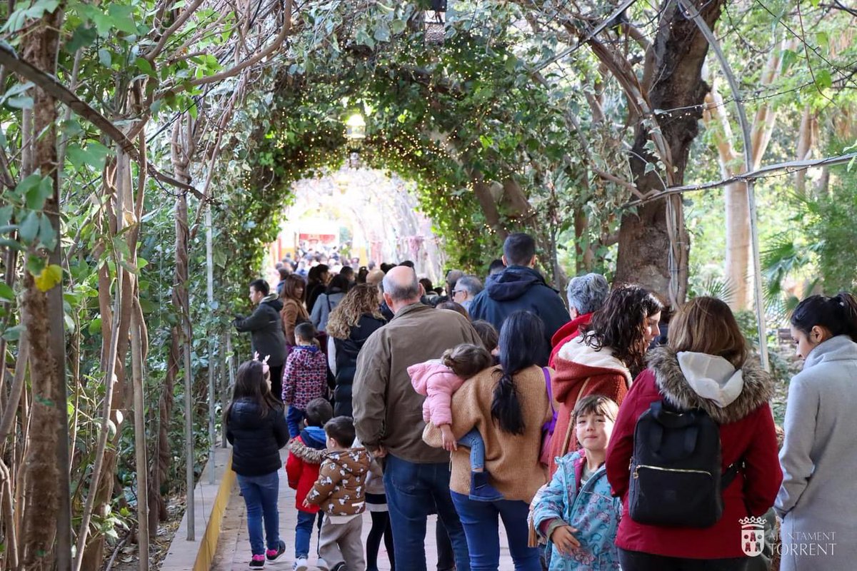 📸 CAMPAMENT REIS MAGS_👑👑👑🐪🐪🐪 Milers xiquets torrentins visiten a l’Hort de Trènor el campament reial #torrent