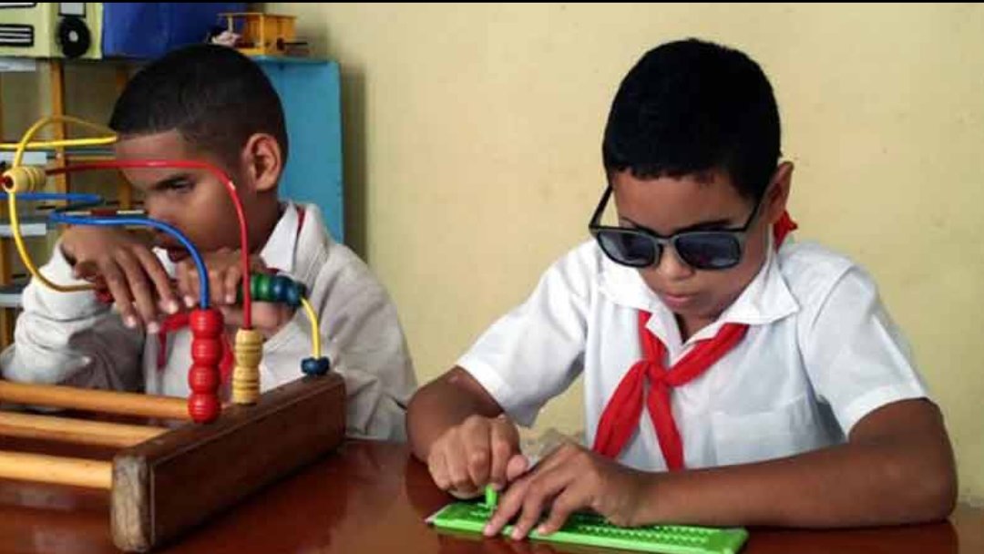 Enseñanza Especial en #Cuba, surgida un día como hoy pero de 1962, conquista de la Revolución cubana. 👇

‼️ Muchas felicidades  al personal de esta enseñanza por la obra de infinito amor ‼️
#EstaEsLaRevolución que defendemos.
#DefendiendoCuba🇨🇺💪❤️