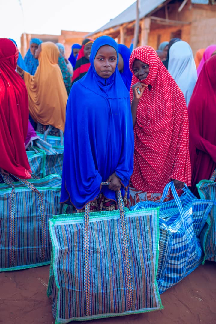 helpinghandssok's tweet photo. @helpinghandssok  with support from @USAID_MOMENTUM  distributed dignitary kits to adolescent girls at the Guiwa Eka IDP camp, Sokoto State. https://t.co/NRo8Z8o2P6