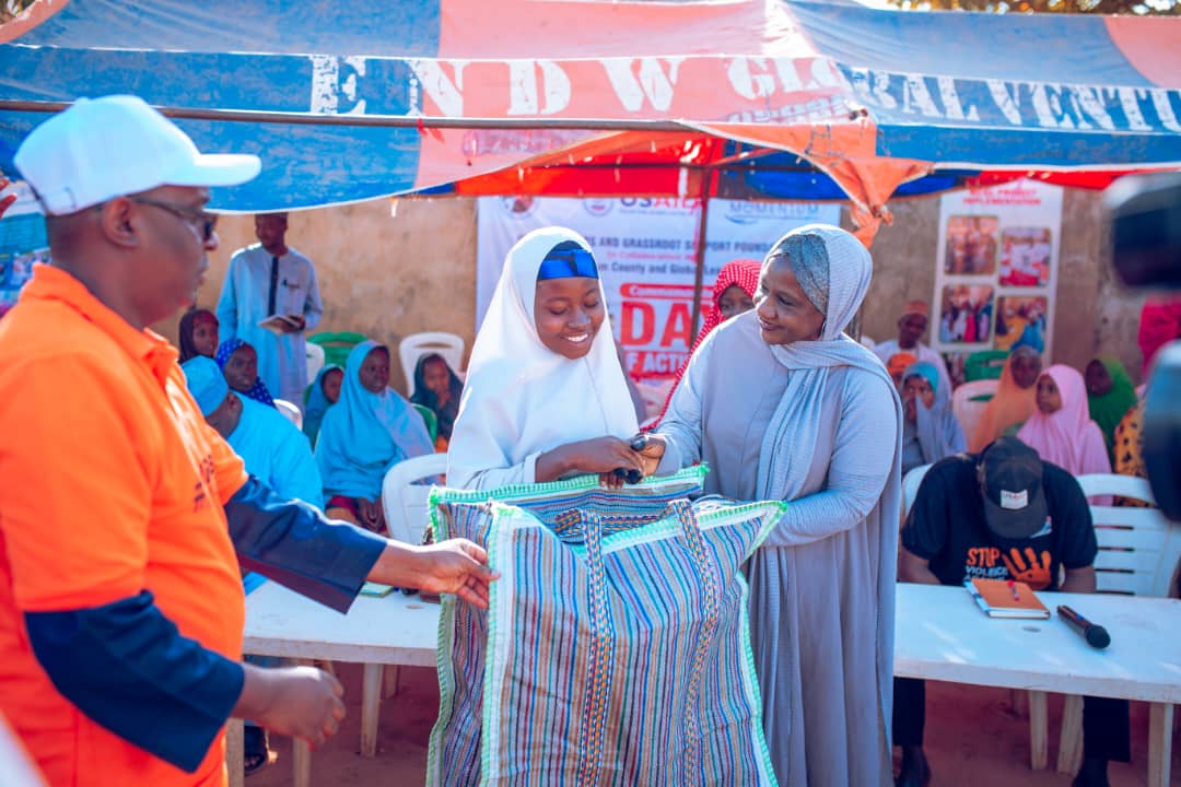 helpinghandssok's tweet photo. @helpinghandssok  with support from @USAID_MOMENTUM  distributed dignitary kits to adolescent girls at the Guiwa Eka IDP camp, Sokoto State. https://t.co/NRo8Z8o2P6