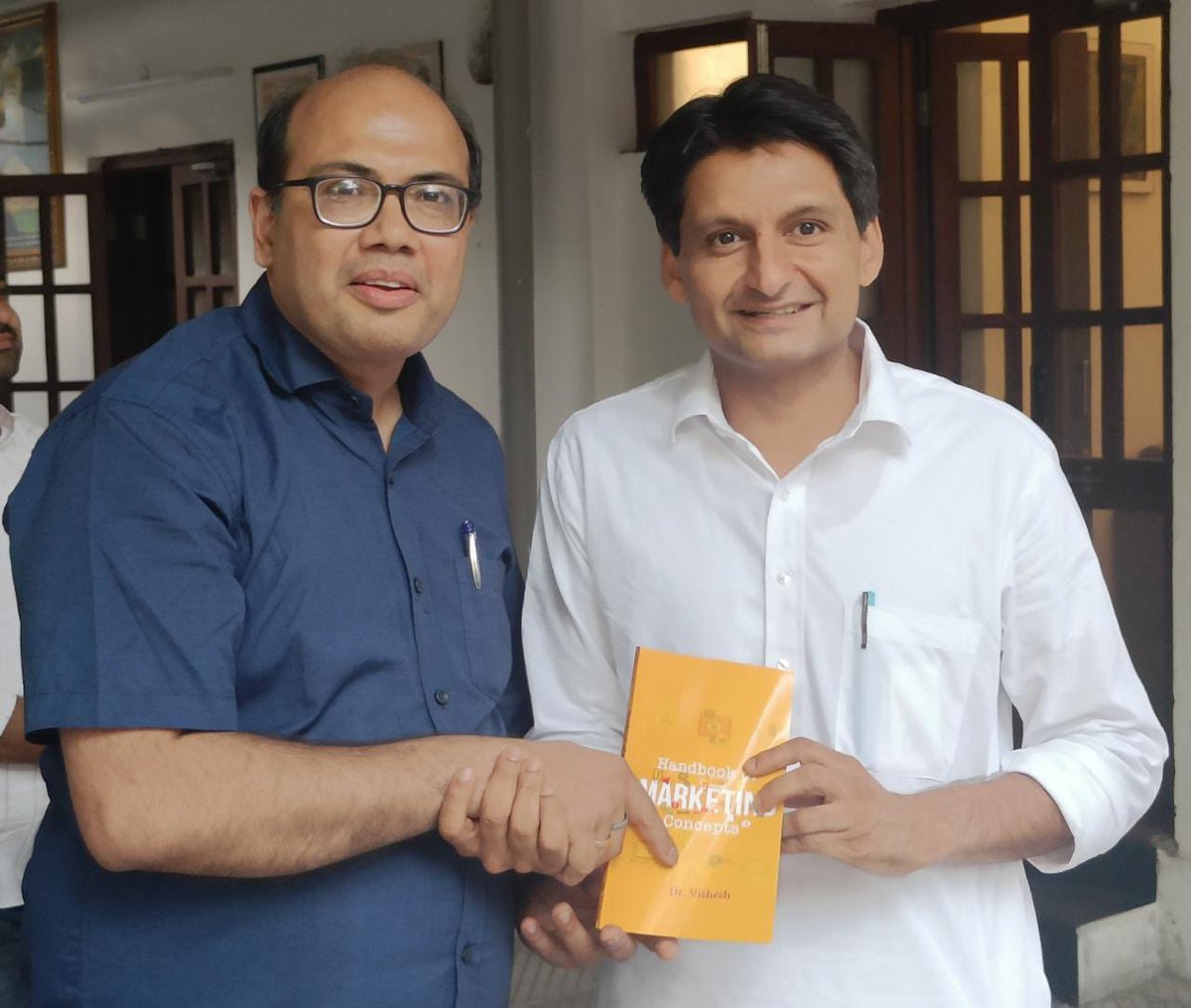 TeamDeepender's tweet photo. टीम दीपेंद्र के संस्थापक श्री @Dr_VisheshSingh जी को जन्मदिन की हार्दिक बधाई।

ईश्वर आपको दीर्घायु, उत्तम स्वास्थ्य और प्रसन्नता प्रदान करें, हमारी शुभकामनाएं। https://t.co/4pPHxA3zDu