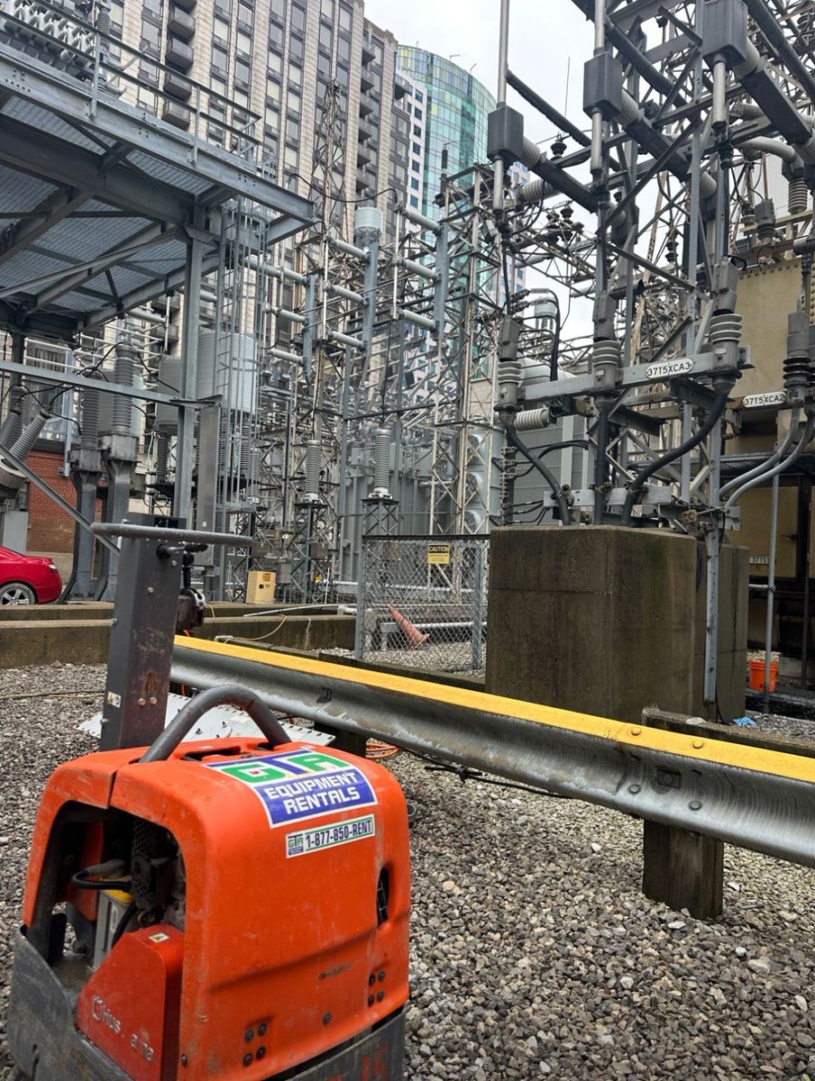 GTAequipment's tweet image. At Hydro One ⚡️

#platecompactor #tamper #compactor #hardscape #paver #compaction #asphalt #soilcompaction #poundground #asphaltpaving #equipmentrental #generalcontractor #contractor #torontoliving #hydroone #compression #earthworks #torontoontario #torontoconstruction