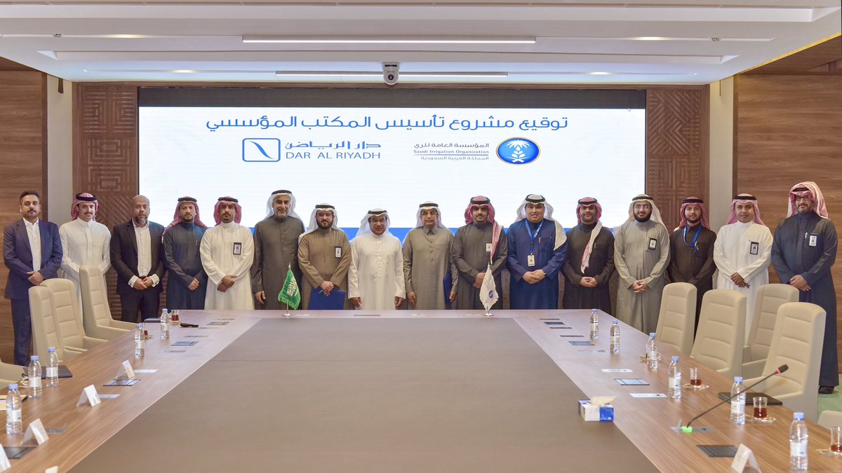 siogov's tweet photo. #خبر |
#المؤسسة_العامة_للري توقع مشروع تأسيس المكتب المؤسسي لإدارة المشاريع مع مكتب دار الرياض للاستشارات الهندسية بحضور رئيس المؤسسة وممثلين عن هيئة #كفاءة_الانفاق_والمشروعات_الحكومية @exproksa

https://t.co/hfsavdktbK https://t.co/XmP2sZVl9S