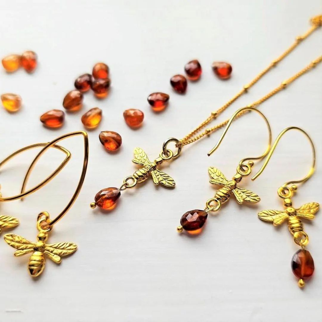 AlyssaJewellery's tweet photo. A simply perfect splash of gold and amber, no matter the season! 🐝💛

A few of these designs sold out yesterday, so if you had a particular style in mind, we recommend taking a look today to avoid disappointment!

https://t.co/ZuSVoe0W4L https://t.co/qq5k3lU0II