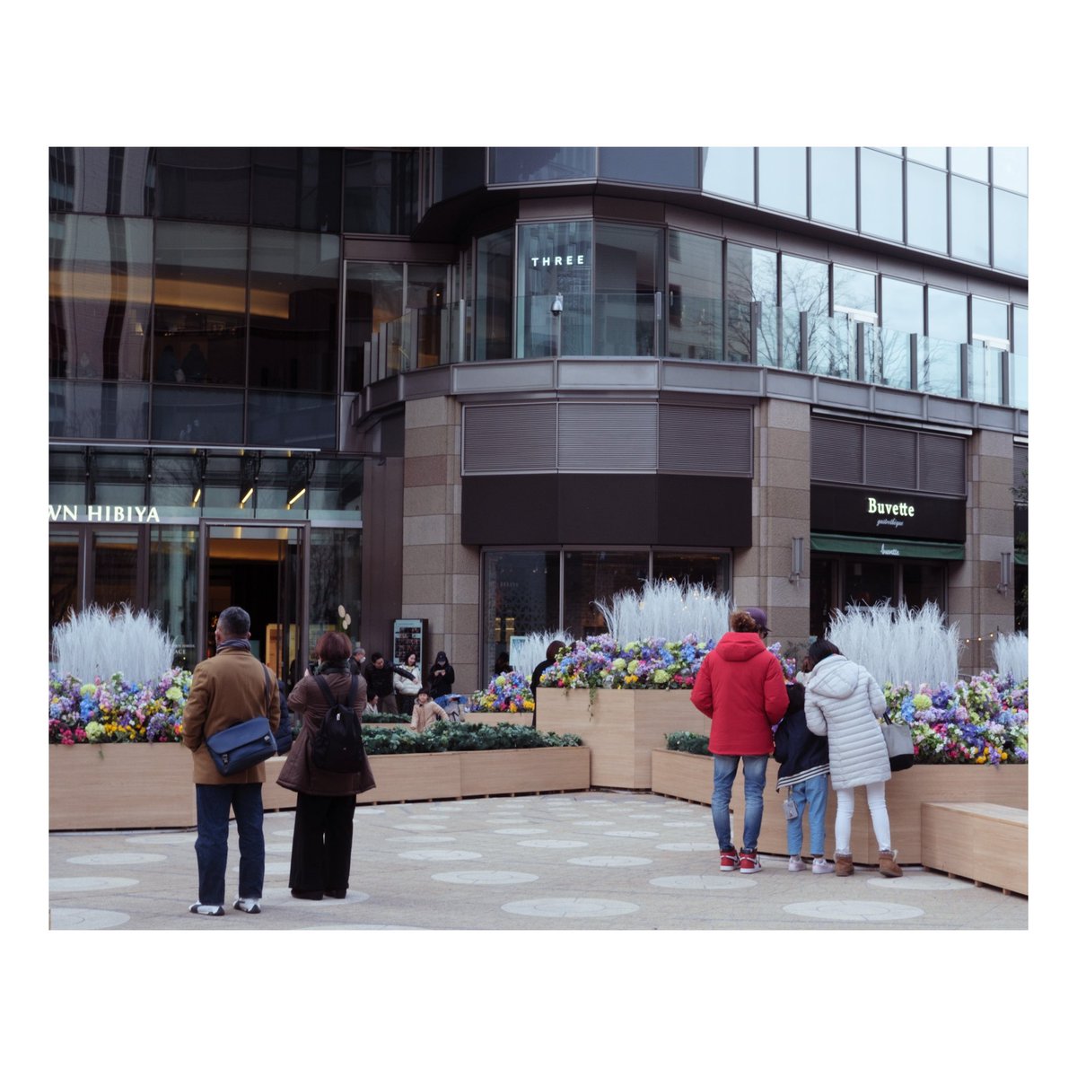 ありがとうございます。ぼくも安友志乃さんの「撮る人へ」を何冊も友人