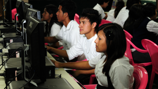 WBG_Education's tweet photo. Preliminary PISA 2022 results for #LatAm and the #Caribbean: 
-75% of students score below basic level in math.
-55% of students achieve below-level results in reading.
Read more from @JaimeSaavedra22 and @F_Regalia: https://t.co/pYdKG3AF5N
#OECDPISA https://t.co/nXNUBQ2hGl