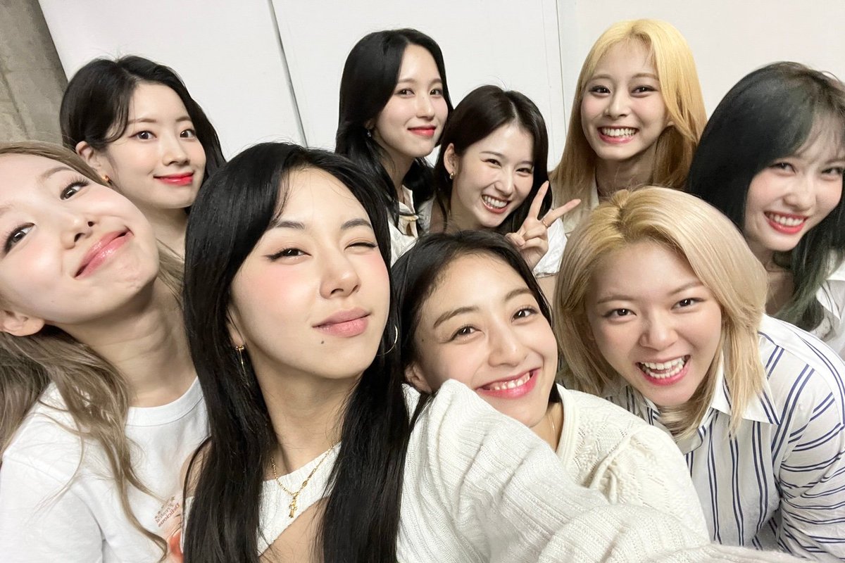 godmitzu's tweet photo. HAPPY 3000 DAYS WITH 9WICE, LET'S GO FOR 9000 💞

#3000DaysSinceTheStoryBegan #트와이스가_써온_3000일의_이야기 https://t.co/BXtWHpmvfQ